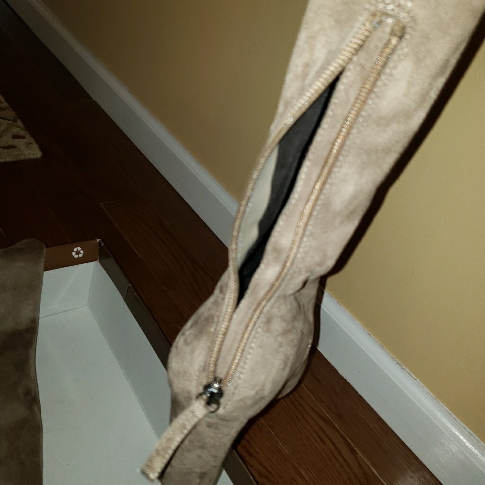 Boots - Picture 3 of 3